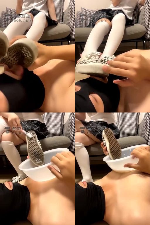 云云酱-不仅让他舔,还要让他喝鞋底的脏水这款鞋底清洁器真好用,根本不用充电,喝点洗鞋水就好