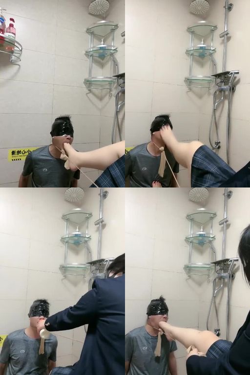 可馨大大-强迫男同学喝尿_JK学生主厕所玩深喉圣水淋浴