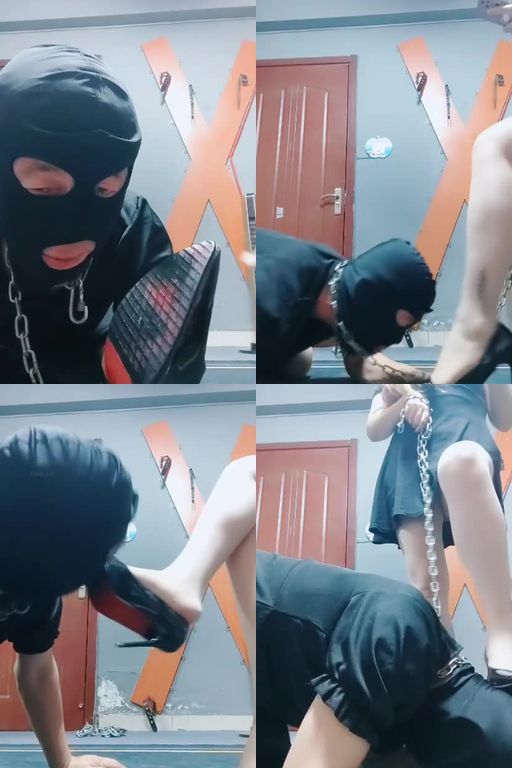 天香百合-闻舔高跟原味脚踩狗头