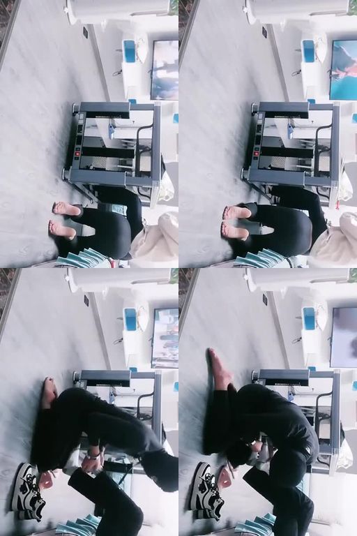 小妈咪-运动后舔脏鞋臭袜脚人肉坐垫