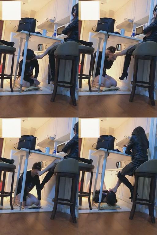 歌迪丝-趴在桌子下面伺候