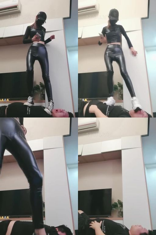 美娜格格-首次暴力踩踏36分钟长靴运动鞋帆布鞋白船袜全体重踩踏