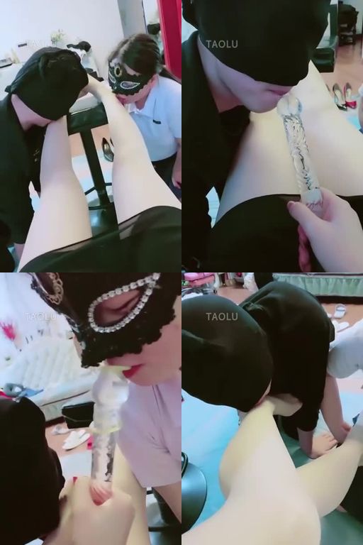 薇薇-调一下,女奴和一只小可爱一起跪着给我舔脚