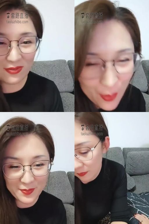 风情艳主-姐妹聊天,母狗脚下伺候着