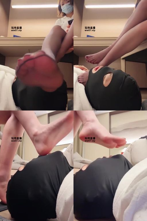 Siu姐姐-第一视角踩狗头舔脚言语羞辱