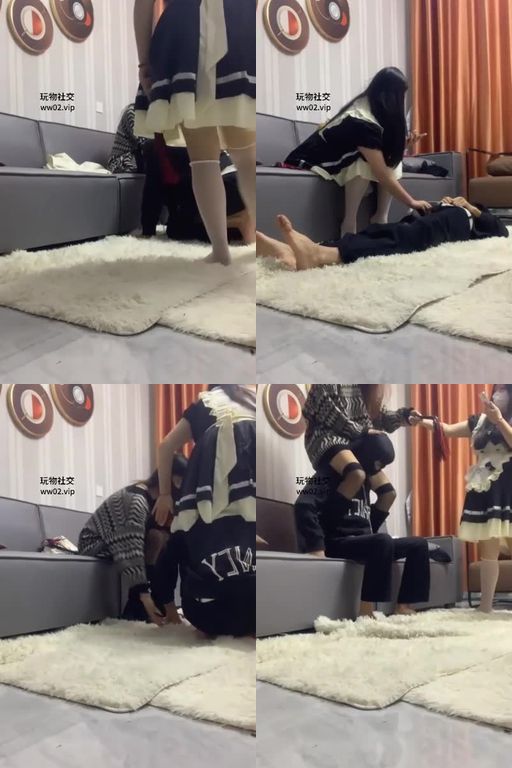 兜兜S-双S调教小奶狗_双S_轮流舔鞋鞭打踩踏骑脖