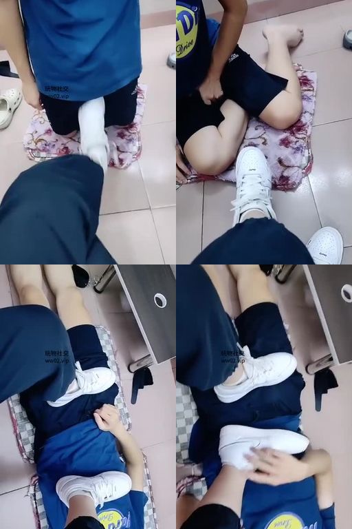 奇了怪了-运动鞋白袜踩虐脚垫奴