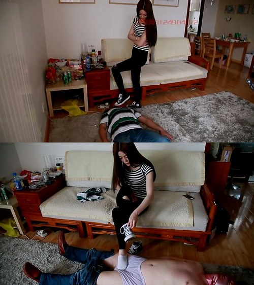 Lulu和甜儿-美女vivi帆布鞋白棉袜教训蒙面歹徒