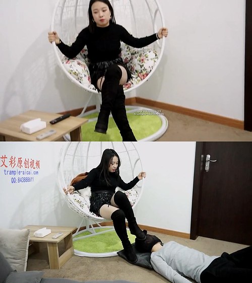 艾彩-原创大学班长初次玩踩踏