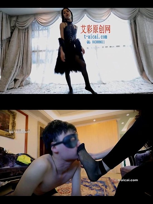 芷晴-短靴踢脸闻臭丝脚