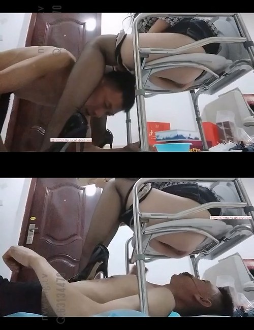 魅影-上厕所命令狗赶紧钻底下等着开饭