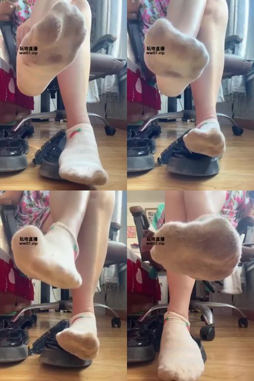 小姑奶奶-汗脚浓厚臭脚泥丝袜骚蹄子!